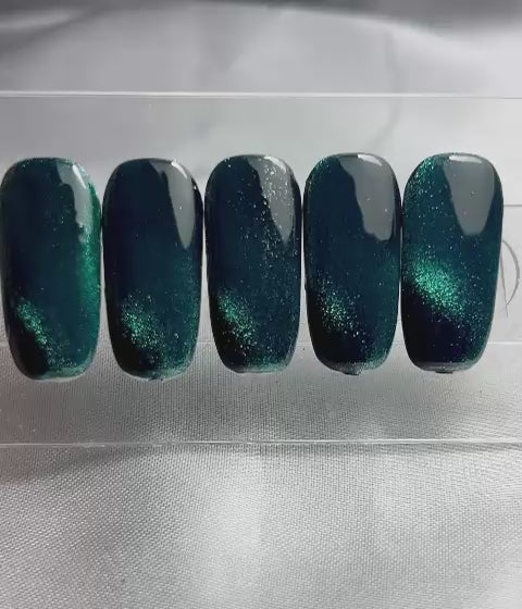 Gelpolish Emerald spark Cat-eye (TN130)